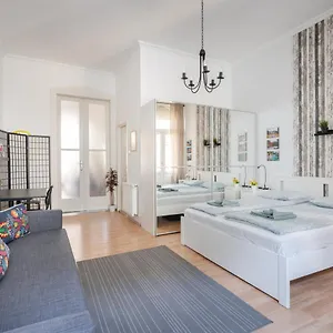 Apartamento K10 - Kazinczy Street Heritage - Location By Bqa, Budapest